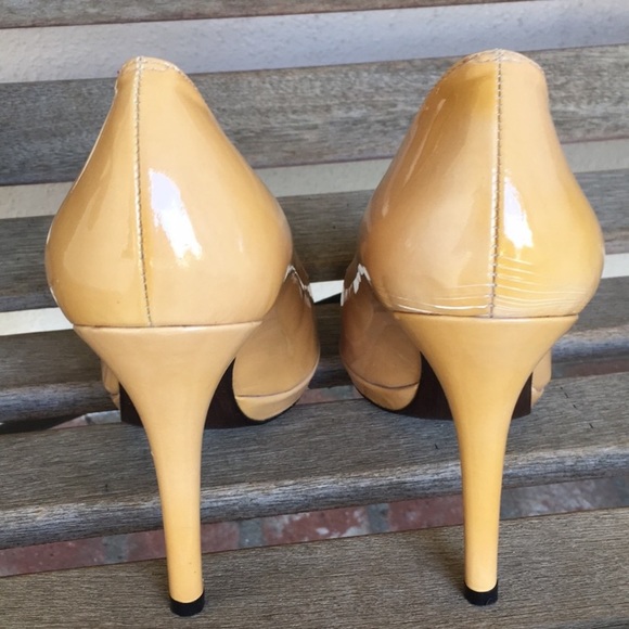 Stuart Weitzman Nude Patent Leather Heels - Picture 4 of 4